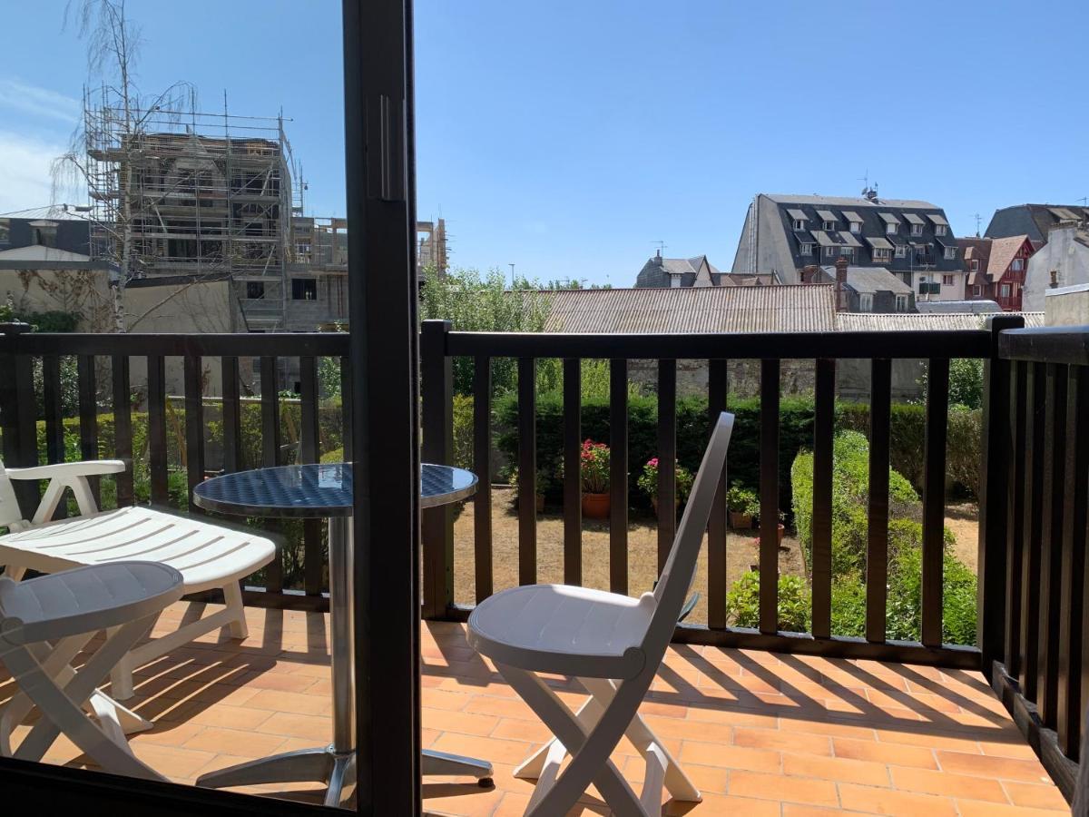 Cosy T2 Terrasse Sud - Centre Deauville Et Hippodrome Exterior foto